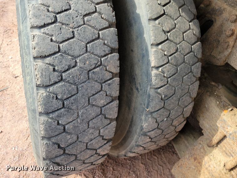 image for item KA9862 1994 Ford L8000 dump truck