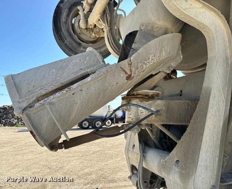 image for item LG9000 2000 Sterling L-Line ready mix truck