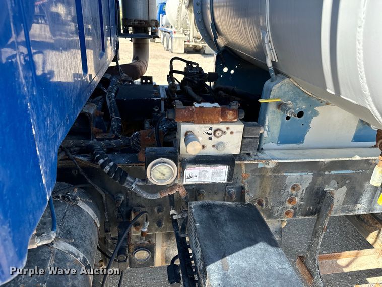 image for item LG9000 2000 Sterling L-Line ready mix truck