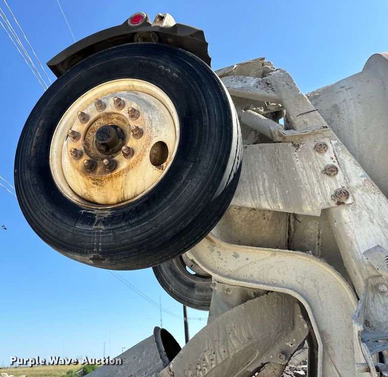 image for item LG9000 2000 Sterling L-Line ready mix truck