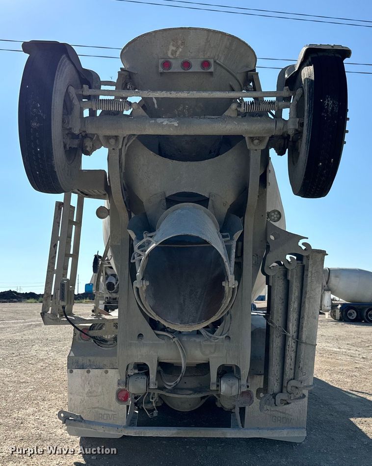 image for item LG9001 2000 Sterling  L-Line ready mix truck