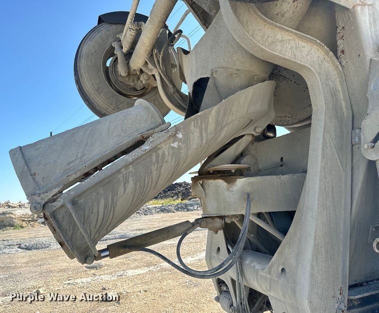 image for item LG9001 2000 Sterling  L-Line ready mix truck