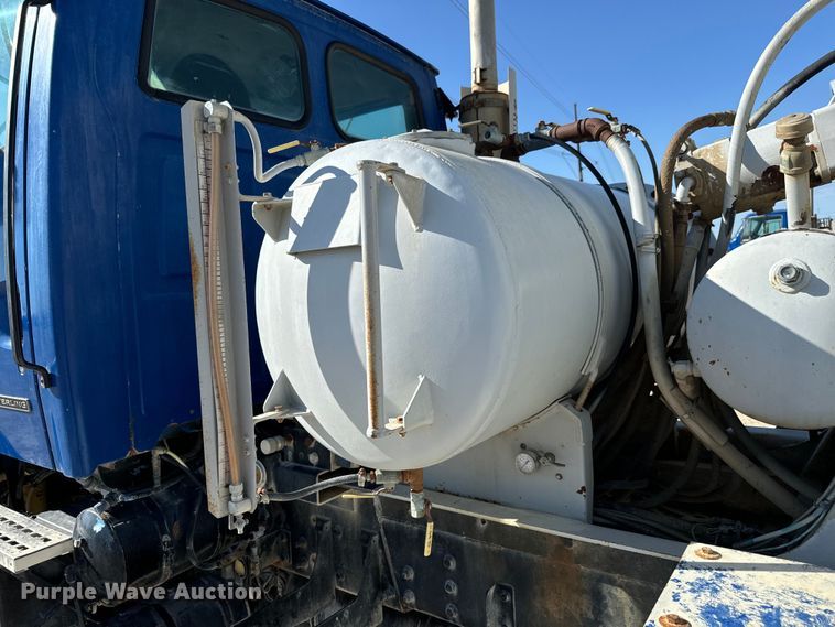 image for item LG9001 2000 Sterling  L-Line ready mix truck