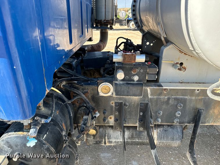 image for item LG9001 2000 Sterling  L-Line ready mix truck