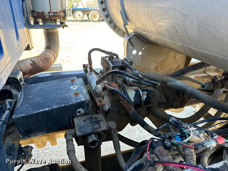 image for item LG9001 2000 Sterling  L-Line ready mix truck