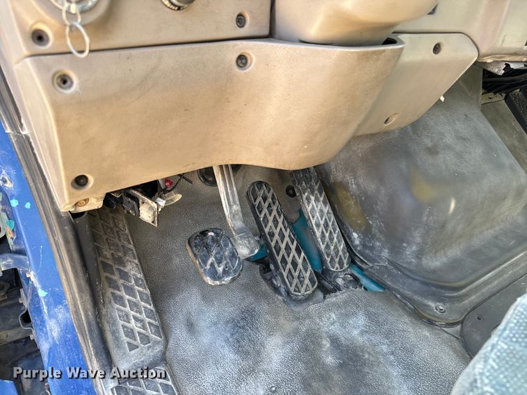 image for item LG9001 2000 Sterling  L-Line ready mix truck