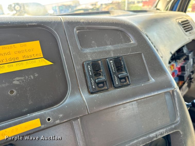 image for item LG9001 2000 Sterling  L-Line ready mix truck