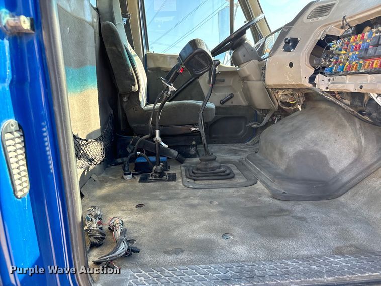 image for item LG9001 2000 Sterling  L-Line ready mix truck