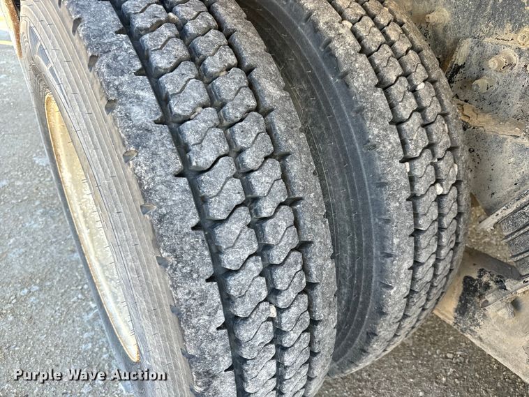 image for item LG9001 2000 Sterling  L-Line ready mix truck