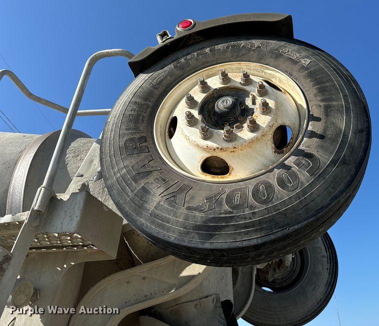 image for item LG9001 2000 Sterling  L-Line ready mix truck