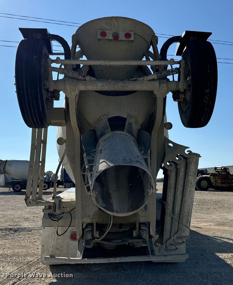 image for item LG9002 1998 Ford LTA9000 ready mix truck