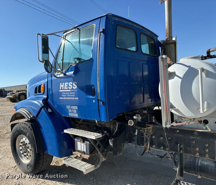 image for item LG9002 1998 Ford LTA9000 ready mix truck