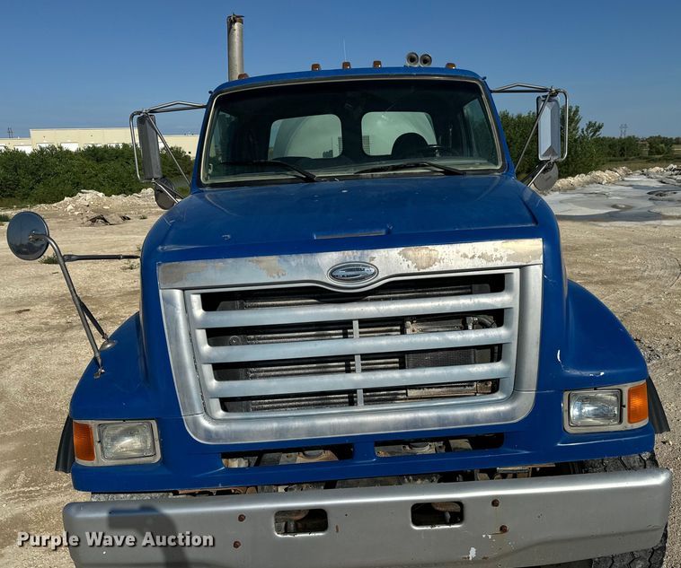 image for item LG9002 1998 Ford LTA9000 ready mix truck