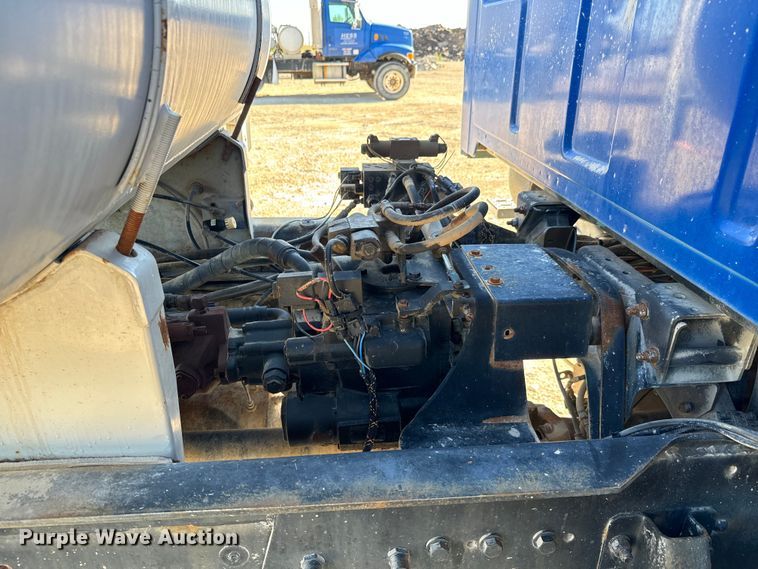 image for item LG9002 1998 Ford LTA9000 ready mix truck