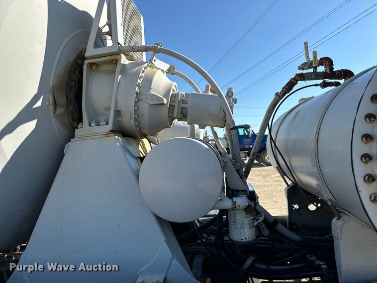 image for item LG9002 1998 Ford LTA9000 ready mix truck