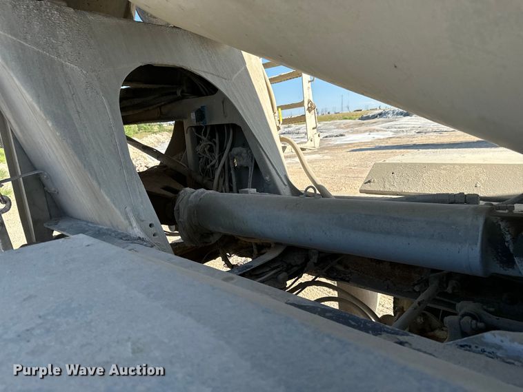 image for item LG9002 1998 Ford LTA9000 ready mix truck