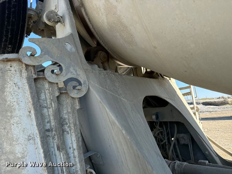 image for item LG9002 1998 Ford LTA9000 ready mix truck