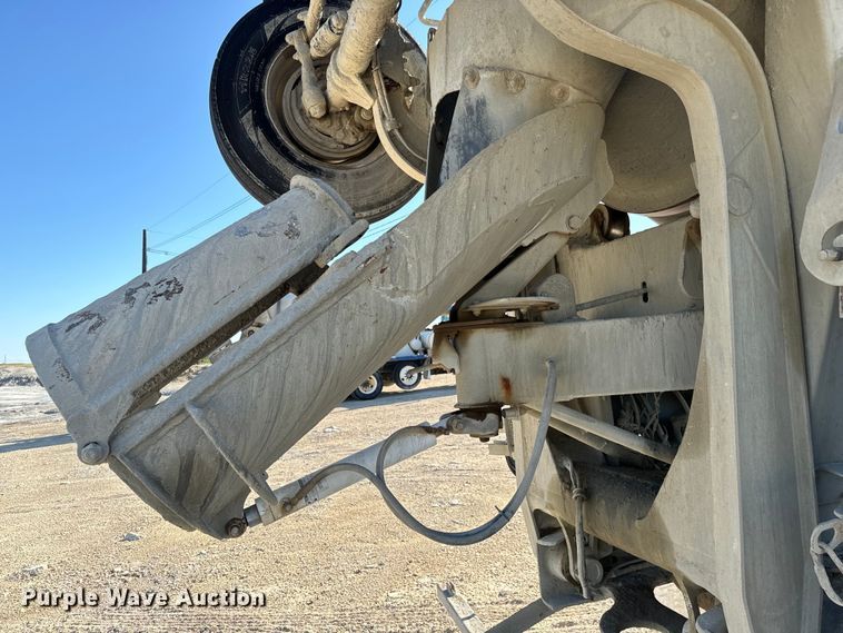 image for item LG9002 1998 Ford LTA9000 ready mix truck