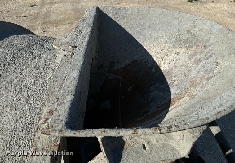 image for item LG9002 1998 Ford LTA9000 ready mix truck