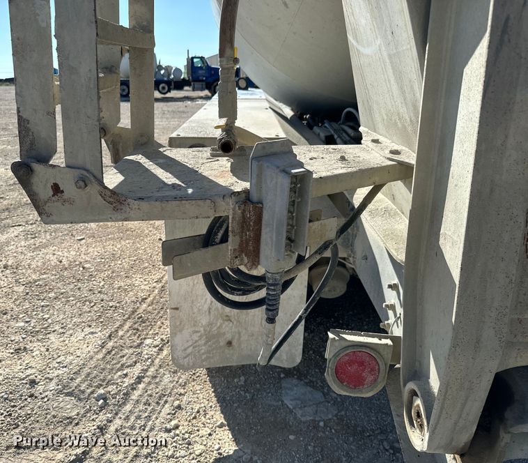 image for item LG9002 1998 Ford LTA9000 ready mix truck