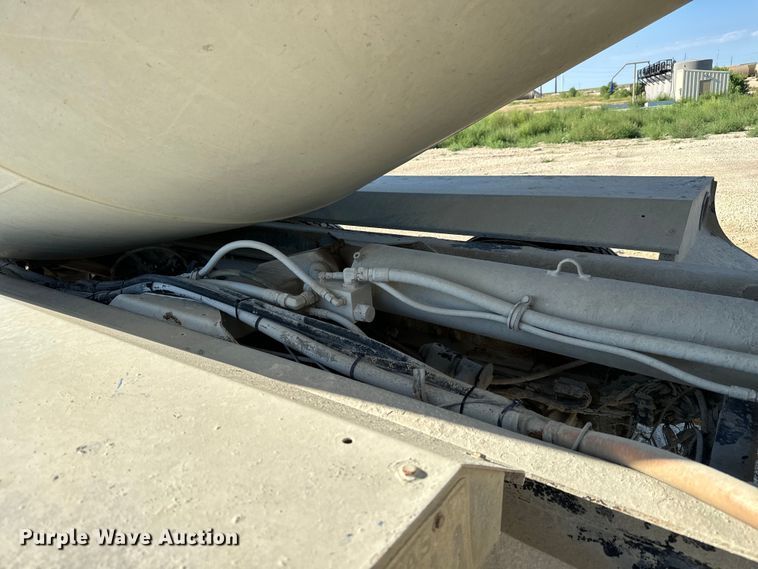 image for item LG9002 1998 Ford LTA9000 ready mix truck