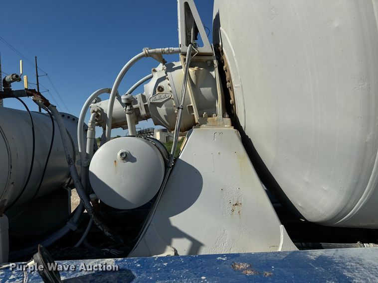 image for item LG9002 1998 Ford LTA9000 ready mix truck