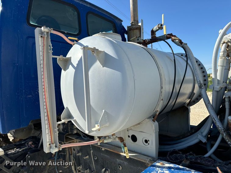 image for item LG9002 1998 Ford LTA9000 ready mix truck