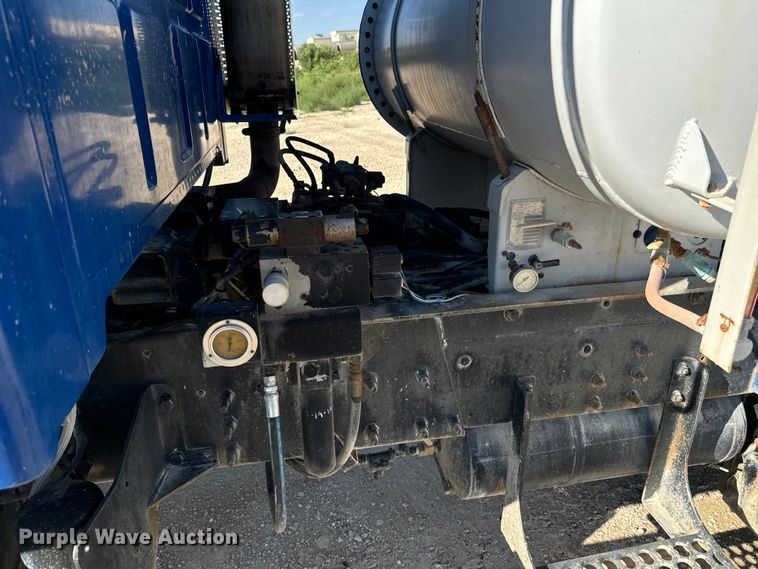 image for item LG9002 1998 Ford LTA9000 ready mix truck