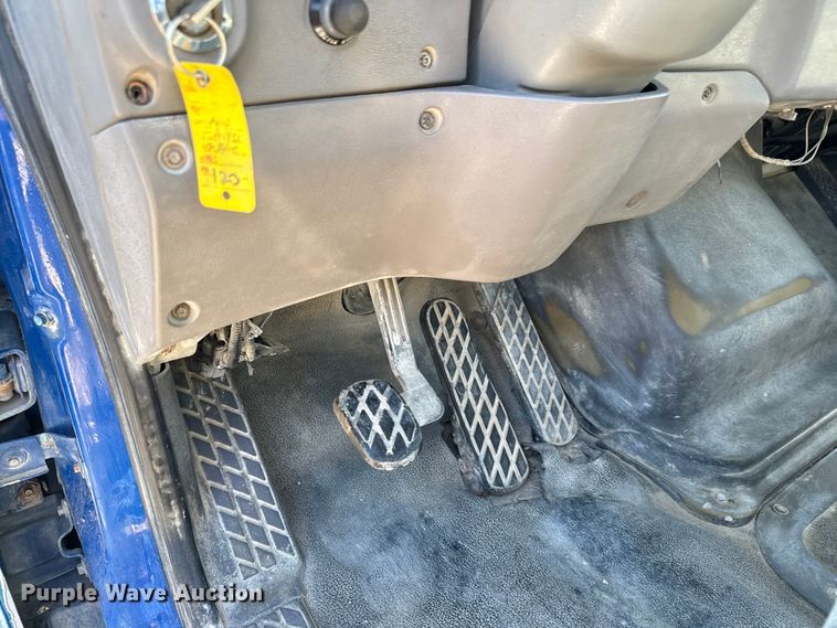 image for item LG9002 1998 Ford LTA9000 ready mix truck