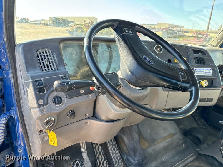 image for item LG9002 1998 Ford LTA9000 ready mix truck