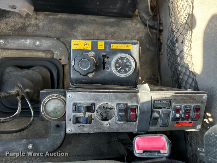 image for item LG9002 1998 Ford LTA9000 ready mix truck