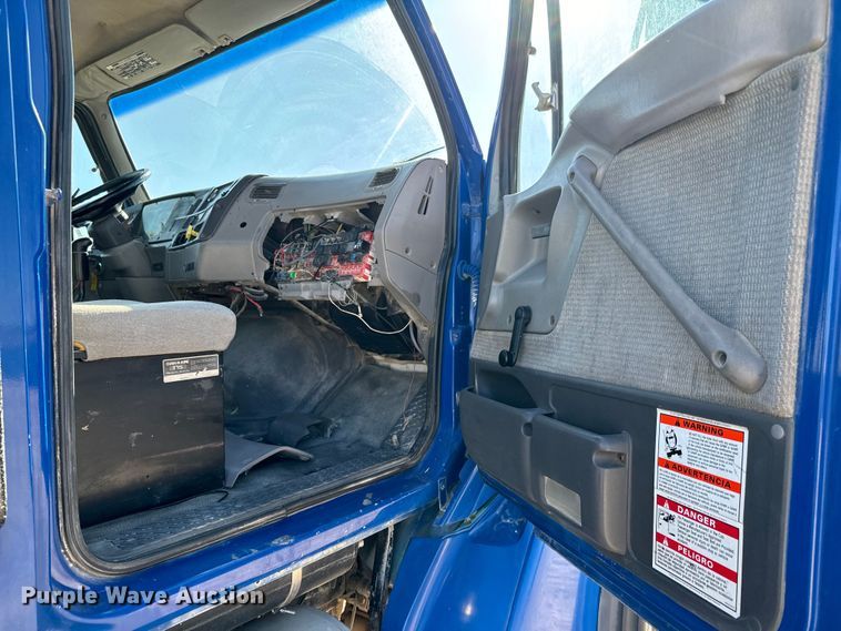 image for item LG9002 1998 Ford LTA9000 ready mix truck