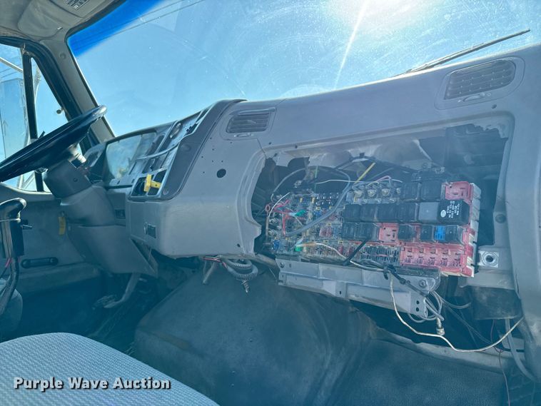 image for item LG9002 1998 Ford LTA9000 ready mix truck