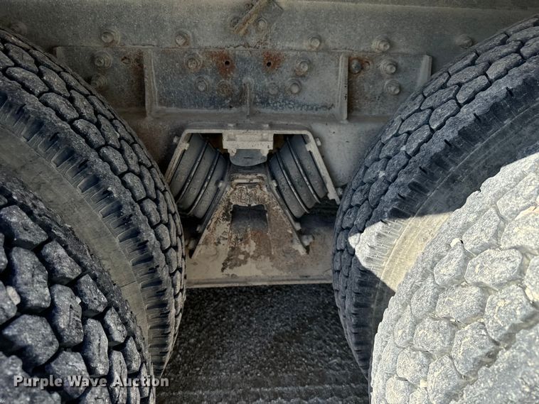 image for item LG9002 1998 Ford LTA9000 ready mix truck