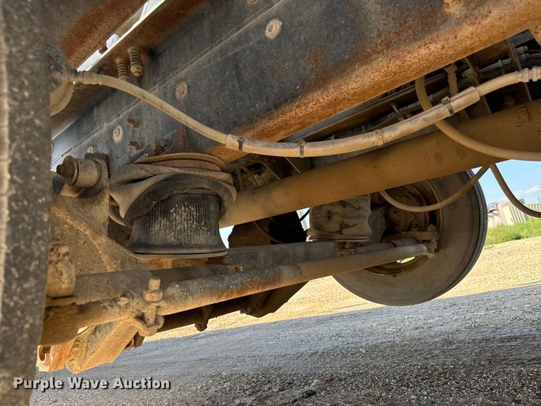 image for item LG9002 1998 Ford LTA9000 ready mix truck