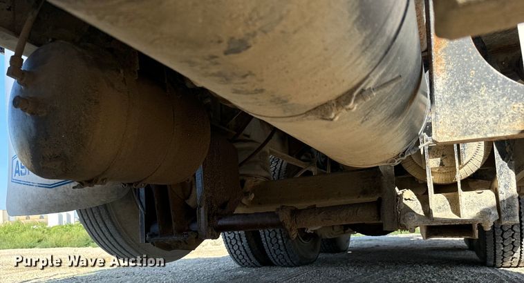 image for item LG9002 1998 Ford LTA9000 ready mix truck