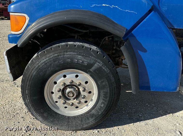 image for item LG9002 1998 Ford LTA9000 ready mix truck