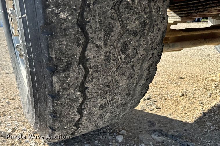 image for item LG9002 1998 Ford LTA9000 ready mix truck