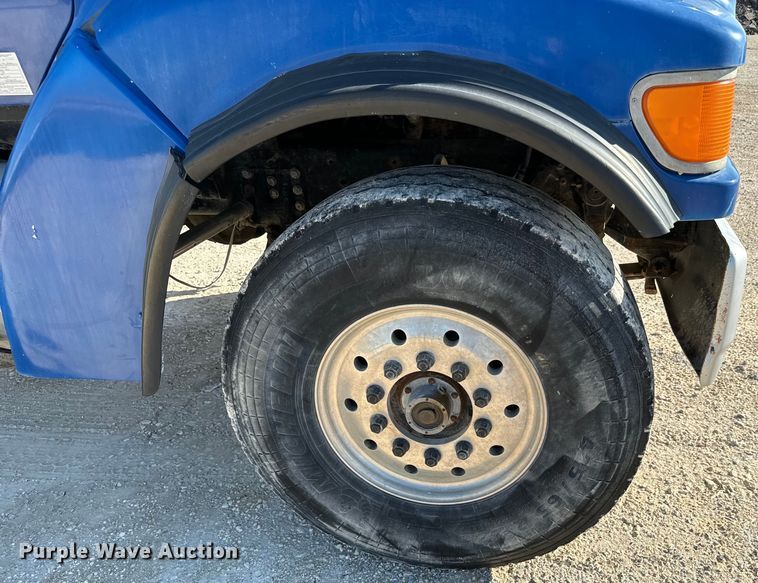 image for item LG9002 1998 Ford LTA9000 ready mix truck