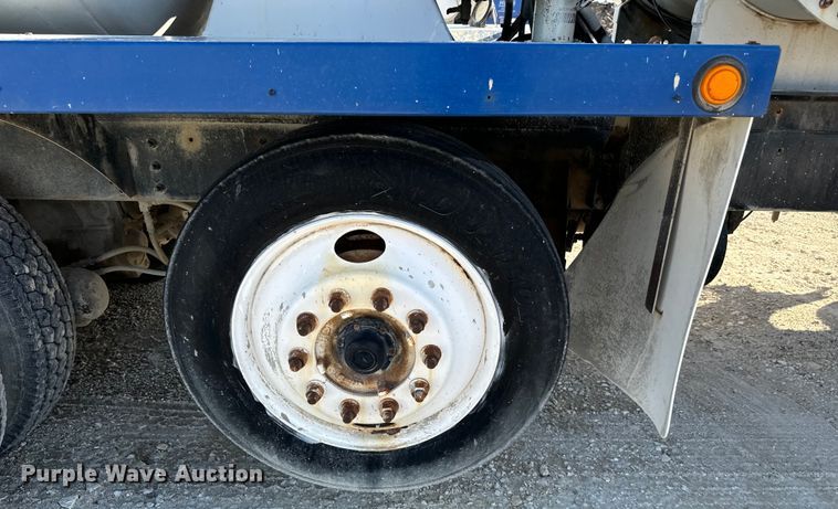 image for item LG9002 1998 Ford LTA9000 ready mix truck