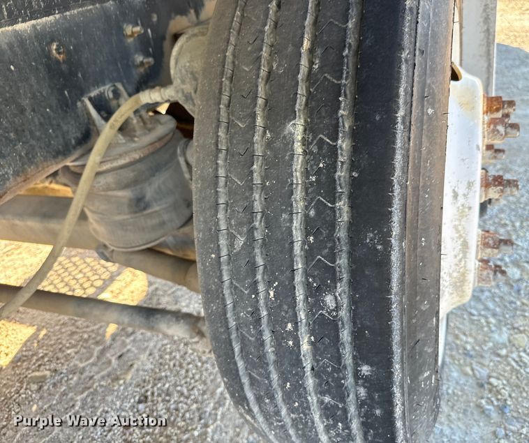 image for item LG9002 1998 Ford LTA9000 ready mix truck