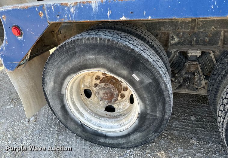 image for item LG9002 1998 Ford LTA9000 ready mix truck