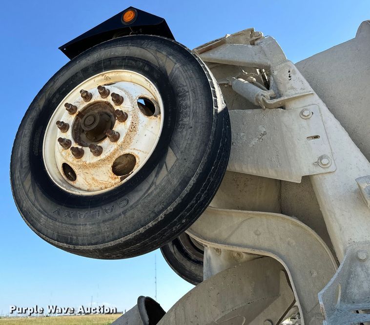 image for item LG9002 1998 Ford LTA9000 ready mix truck