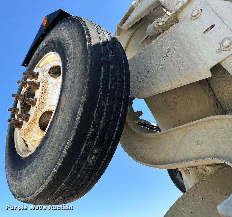 image for item LG9002 1998 Ford LTA9000 ready mix truck