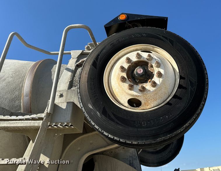 image for item LG9002 1998 Ford LTA9000 ready mix truck