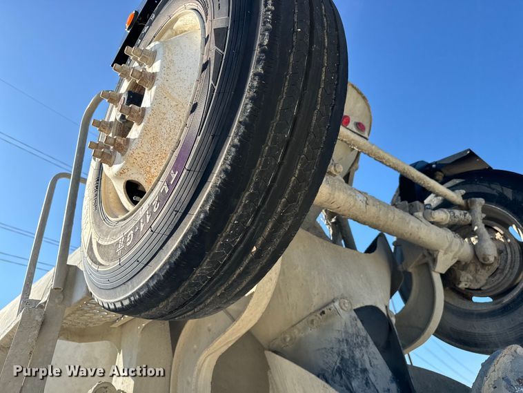 image for item LG9002 1998 Ford LTA9000 ready mix truck