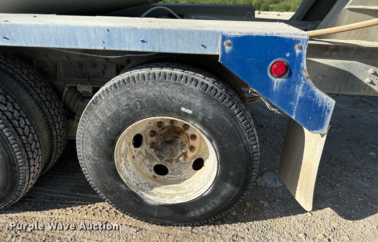 image for item LG9002 1998 Ford LTA9000 ready mix truck