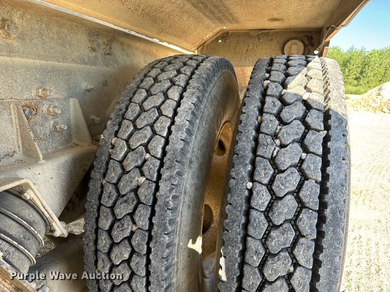 image for item LG9002 1998 Ford LTA9000 ready mix truck