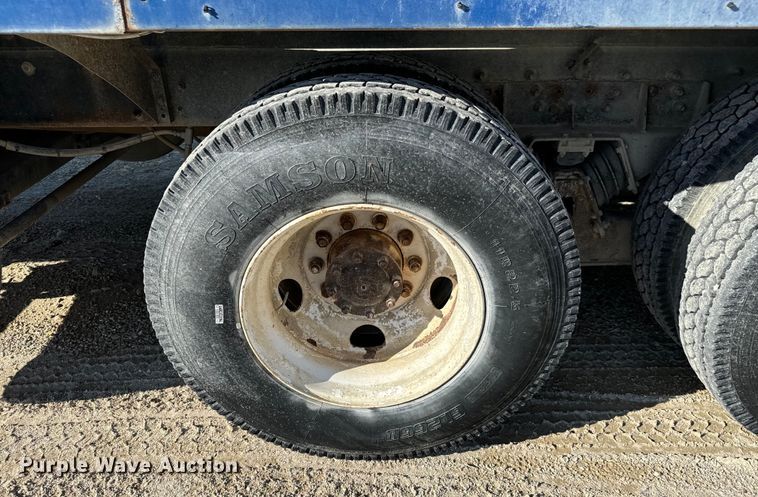 image for item LG9002 1998 Ford LTA9000 ready mix truck