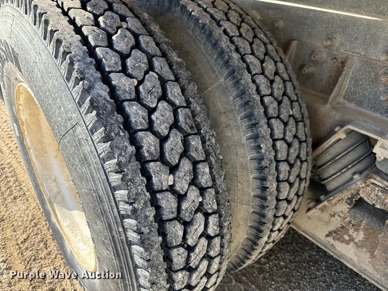 image for item LG9002 1998 Ford LTA9000 ready mix truck